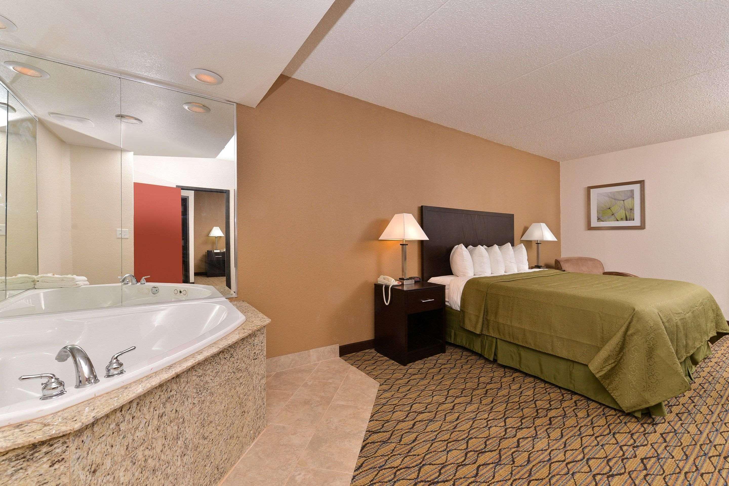 Quality Inn & Suites Matteson Near I-57 Eksteriør billede