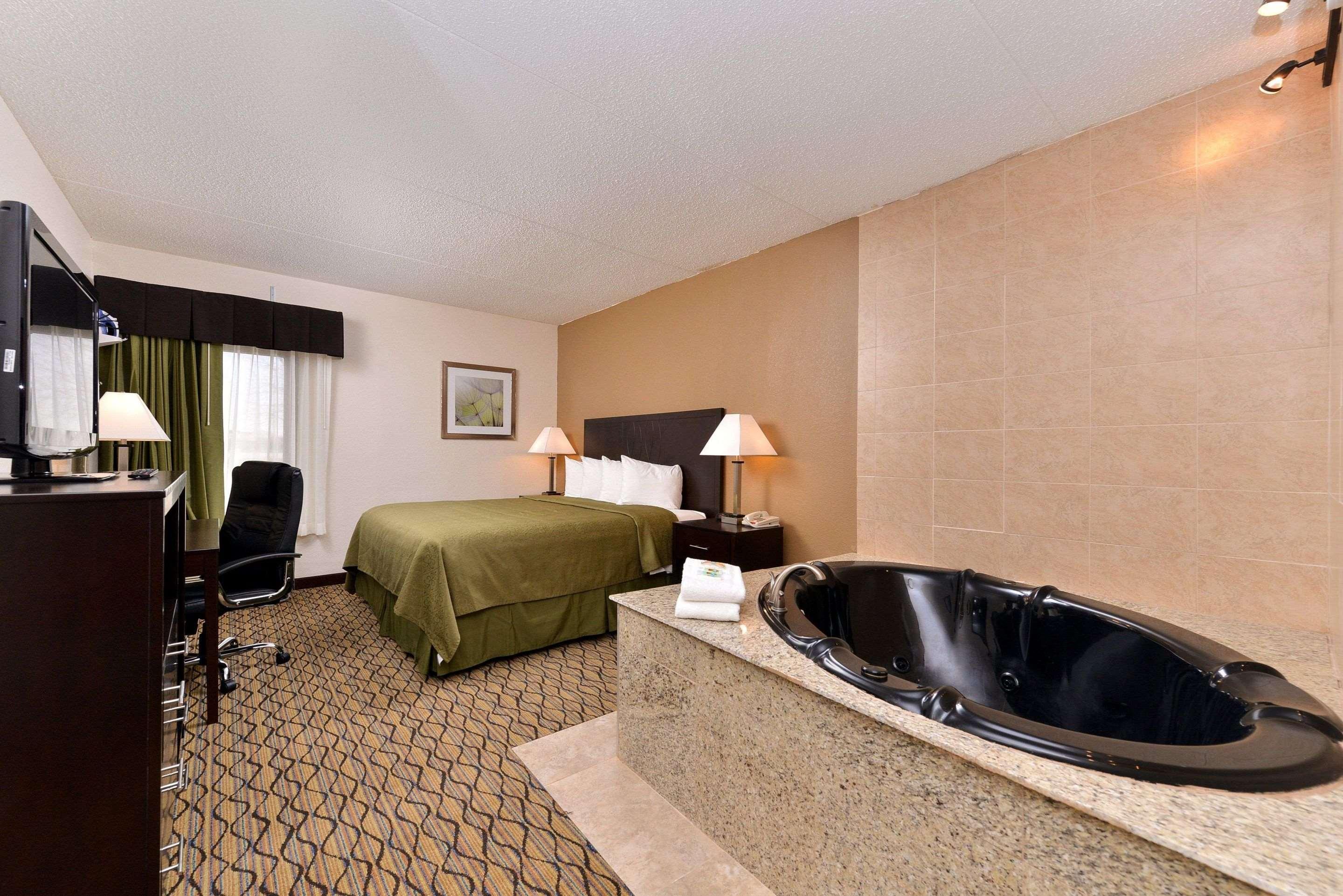 Quality Inn & Suites Matteson Near I-57 Eksteriør billede